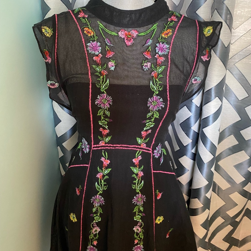 FREE PEOPLE size 0 Dress with Embroidered Flowers